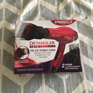 Detangling hair dryer